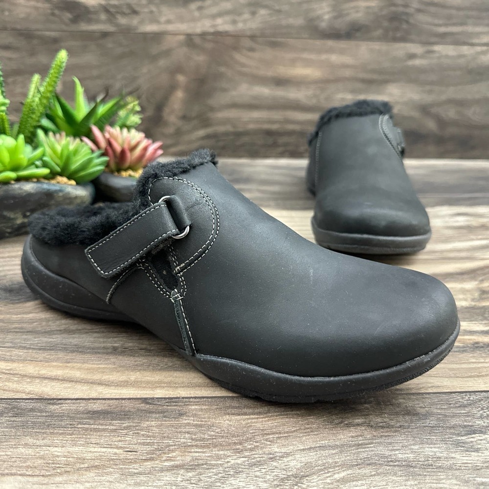 NIB Clarks Roseville 8.5M 39.5 Black Leather Faux Fur Lined Slip On Clogs - Picture 5 of 11